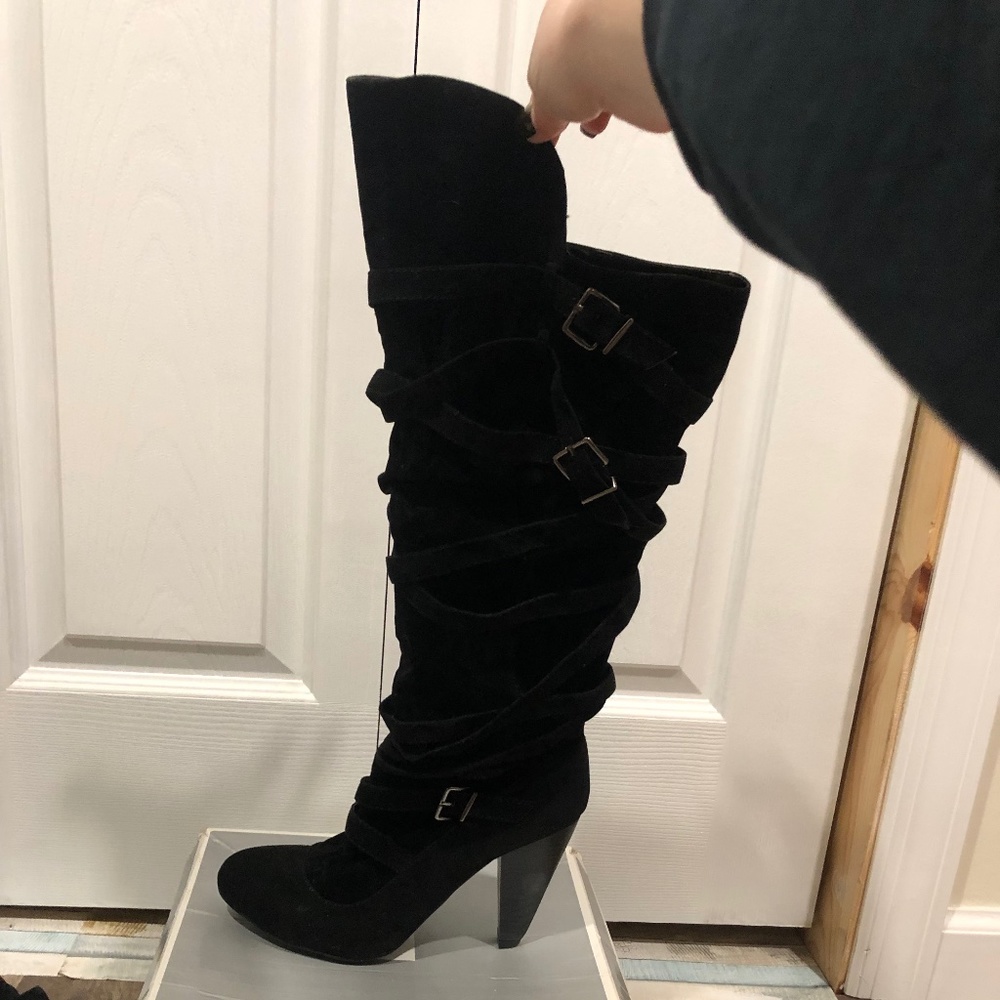 Black boots size 9